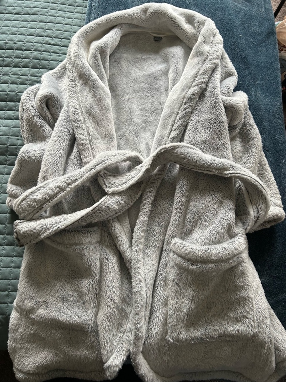 Aerie Cozy Plush Hooded Bathrobe - Light Gray